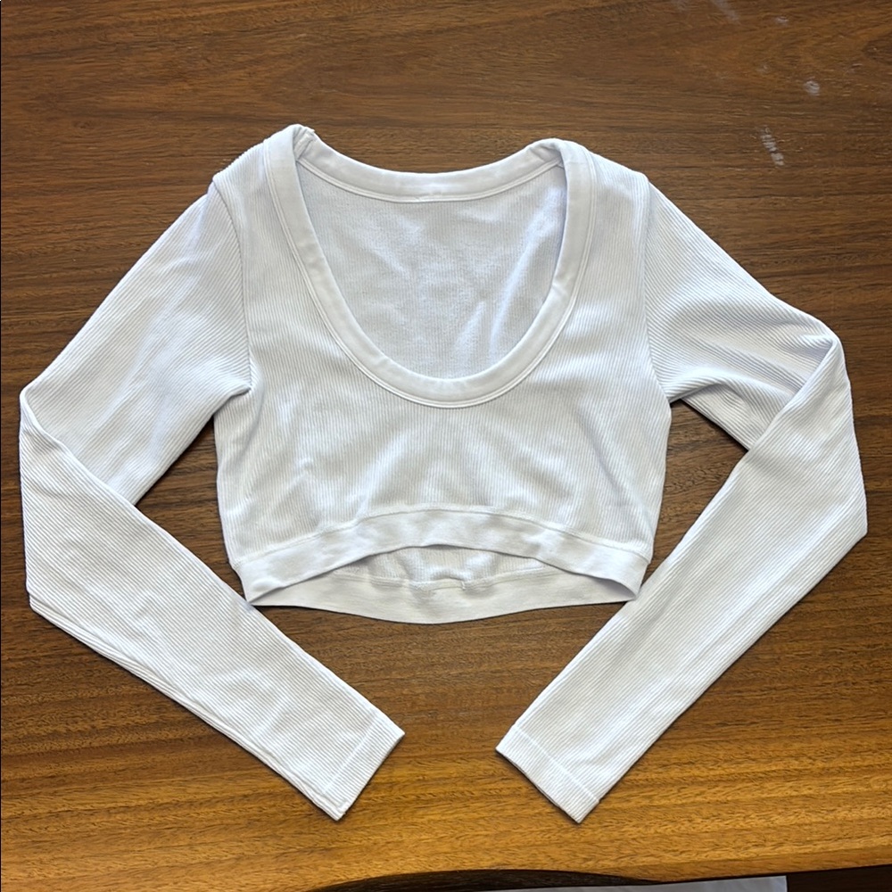 ALO Yoga White Long Sleeve Fitted Crop Top